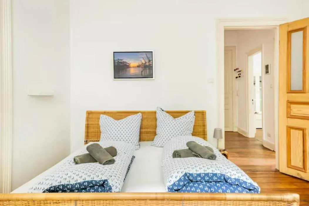 Großzügige Altbauwohnung in Bestlage Hamburg 0*,